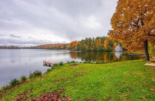 Luxury Lakefront Cottage