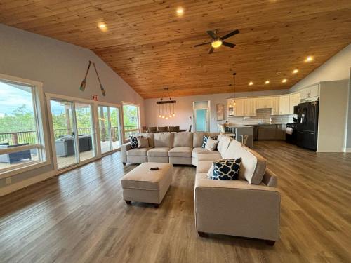 Luxury Lakefront Escape W Games Room