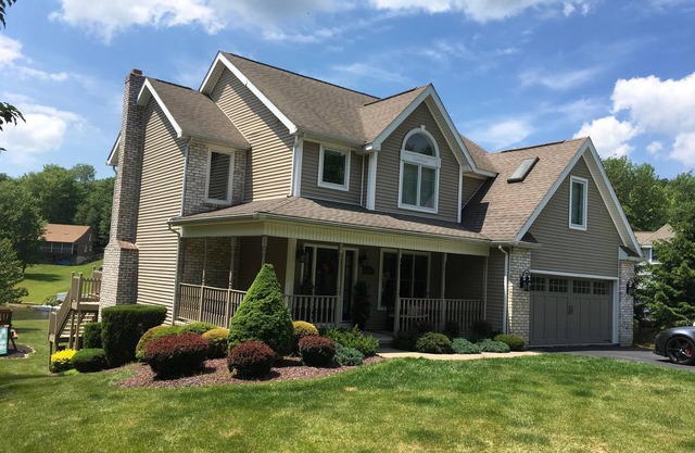 Luxury Lakefront Home: Private dock & outside entertainment areas in resort.