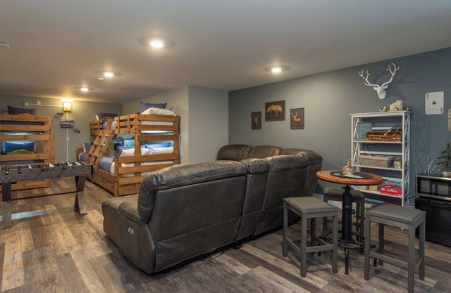 Luxury Lakefront Retreat:Hot Tub, Game Room, Spectacular Views