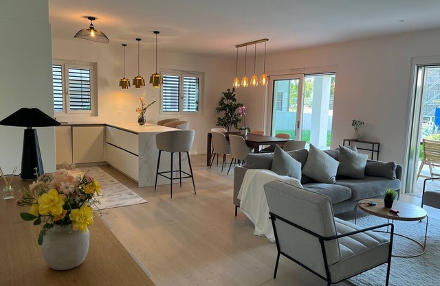 Luxury lakeside home Geneva Lausanne