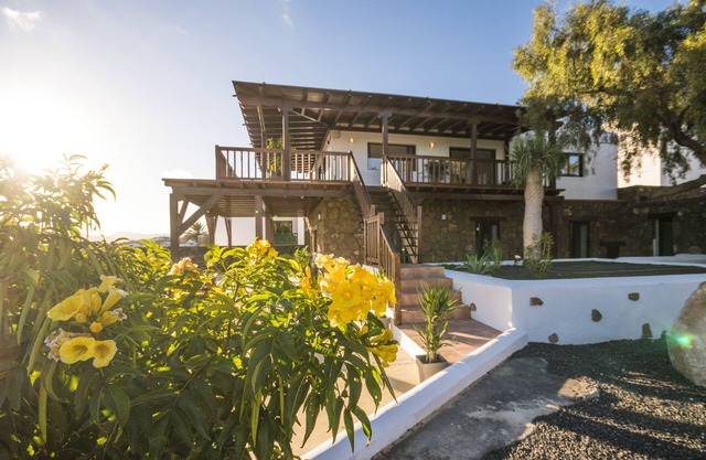 LUXURY LANZAROTE SUPER VILLA 7 BEDROOMS/8 BATHROOMS