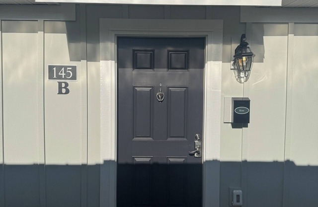 Luxury Lodging, Lakefront View, King Bed w/Private Bath, Patio