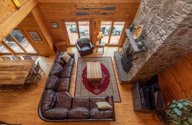 Luxury Log Chalet w/Pool & Fireplace