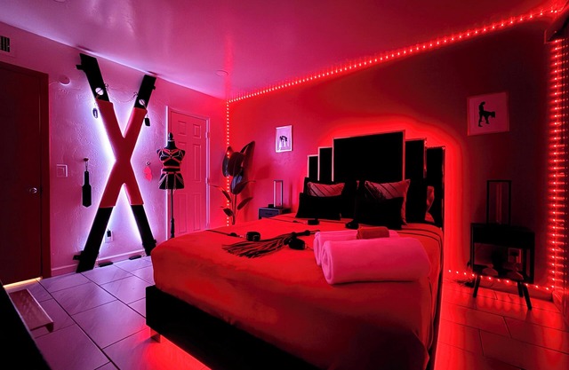 Luxury Lovers’ Escape | Private Hot Tub & Fantasy Suite