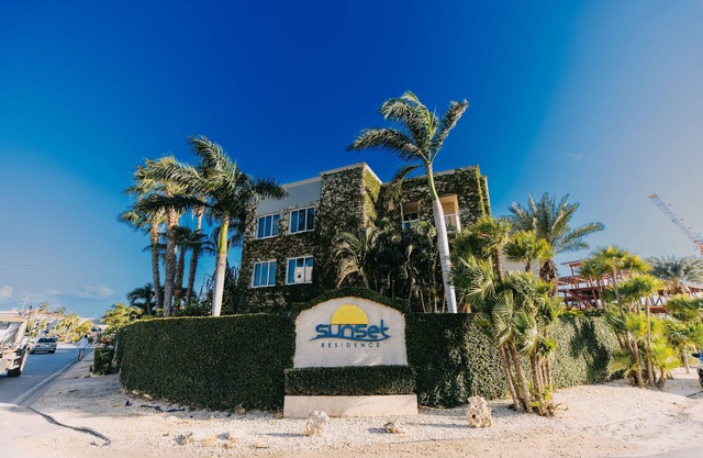 Luxury Modern 2 Bedroom Apartment . Close To Eagle Beach