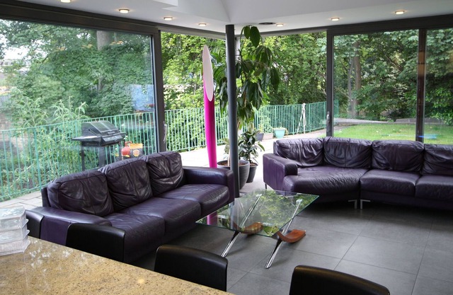 Luxury modern, large house close to citycentre, overlooking the river with patio