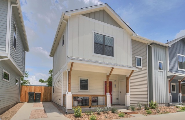 Luxury & Modern Monthly Rental near Downtown