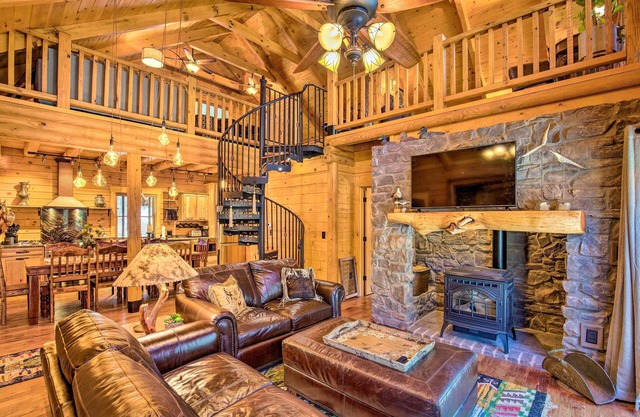 Luxury Mountain Cabin w/Furnished Deck + Views!