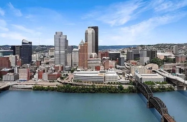 Luxury Mountainside with Spectacular City Views