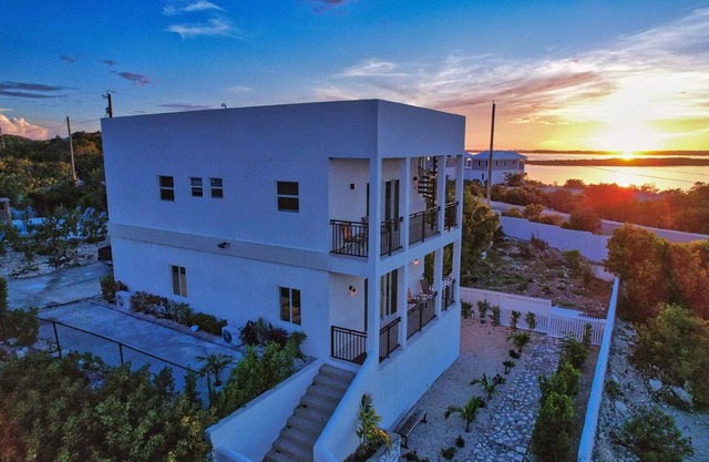 Luxury Newly built two-bedroom modern Sunset villa with pool in Discovery Bay!