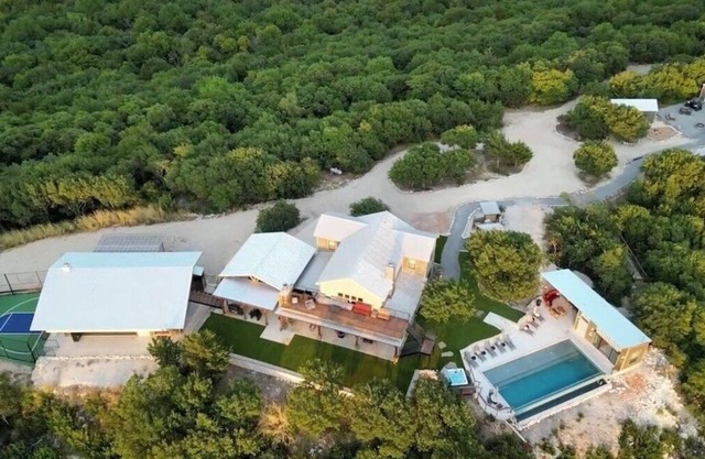 Luxury North Texas Retreat-FULL Rental for 37-Pool/Spa/Sports Courts/Views