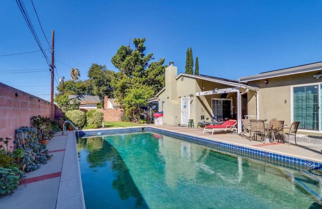 Luxury Oasis Home w/Pool & Free Parking -6 Guests . Near CSUN