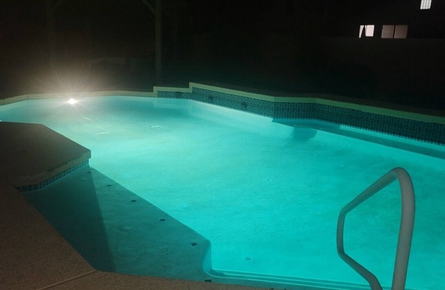 Luxury oasis! Mins to highway and all stadiums