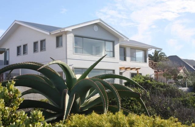 Luxury Ocean front Villa, 2-6 Bedrooms, Hermanus Cliffpath