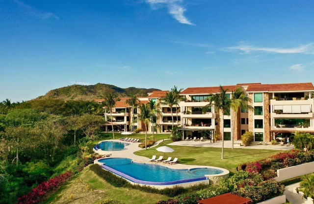Luxury Ocean View Condo with Golf Cart & Cook - Premier Membership included!
