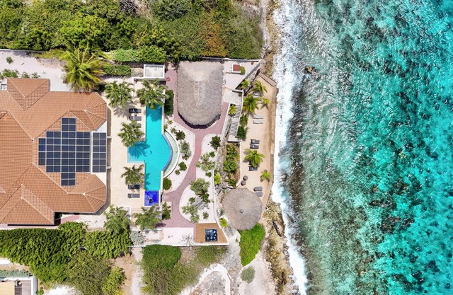 Luxury Oceanfront Home with Private Beach, pool, Jacuzzi