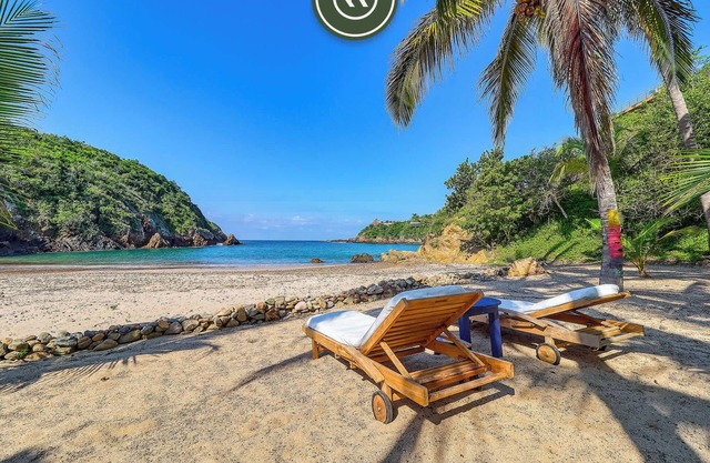 Luxury Oceanfront Villa - Private Beach - Pool