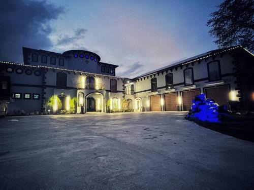 Luxury Palace/Vacation Home