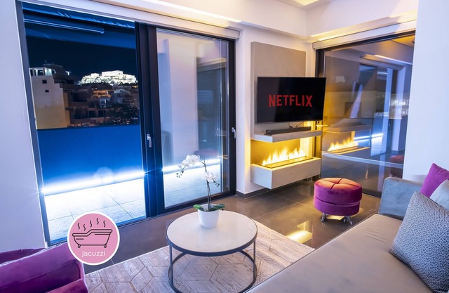 Luxury Penthouse with Acropolis View and Jacuzzi