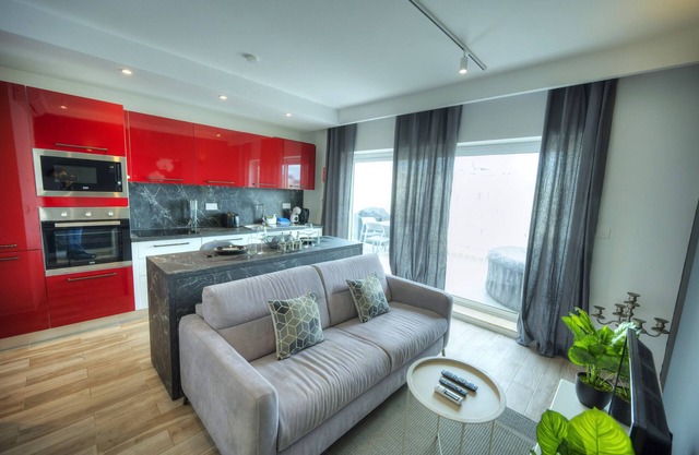 Luxury penthouse with sun terrace & jacuzzi RJOR1-1