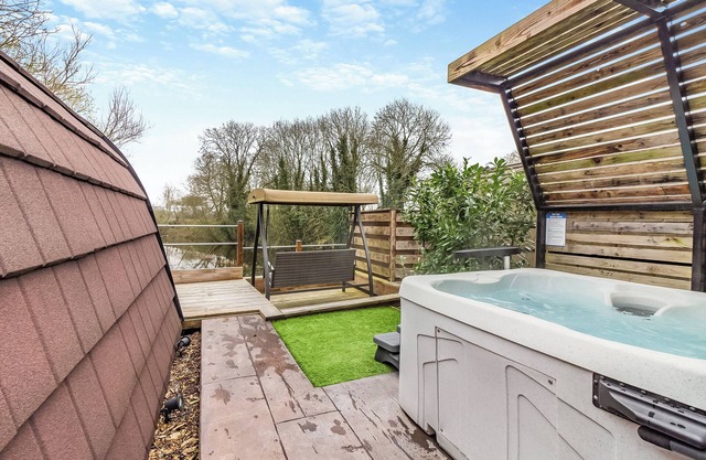 Luxury pod, perfect for two people seeking a romantic and relaxing break.