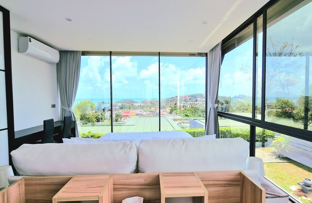 Luxury private 3 Ultra-King BR, with staff, villa sea view 10min walk to beach