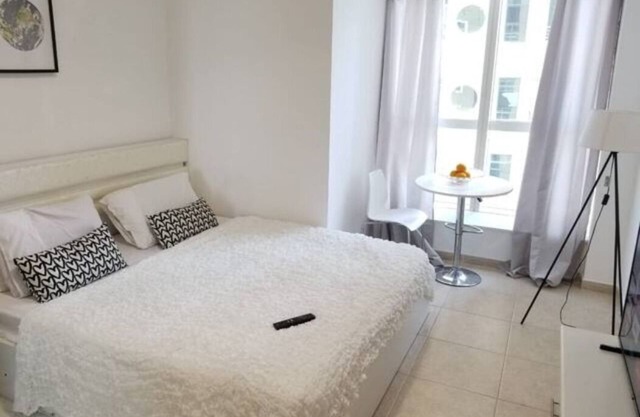 Luxury Private Room in an Apartment Next to Barasti Beach