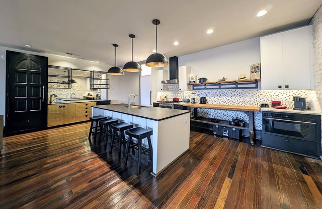 Luxury Rental in Historic Helena. Private Balcony & Parking. Near Clarksdale!
