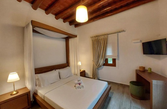 Luxury Retreat close to Gerolimni and Achla Beach