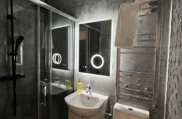 Luxury Room with bathroom in West London, Wembley nearby