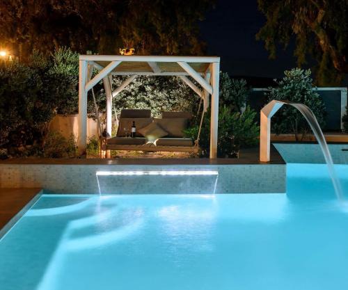 Luxury Santorini Villa 4 Bedroom Villa Secluded Location & Private Pool Megalochori