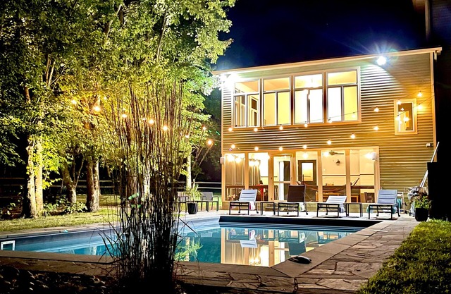 Luxury School House Retreat With Sauna & Pool- 1HR from NYC