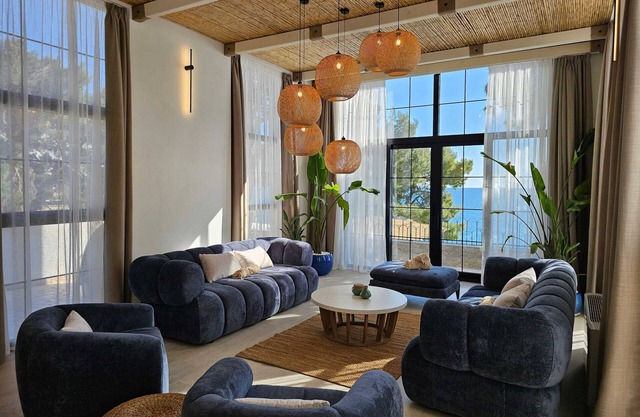 Luxury Seaside Villa with Pool & Beach Access