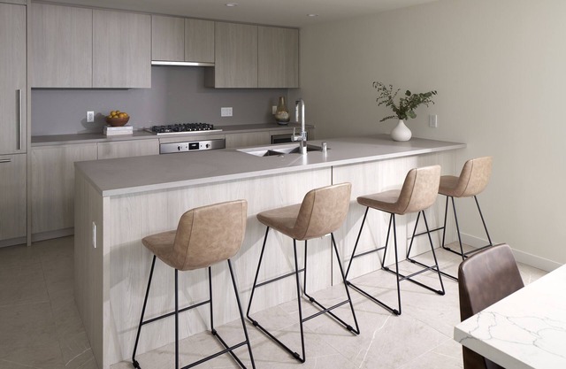 Luxury Sky Suite w/Stunning Views, 3BR/2BA, Pools, Gym, Near Seattle Hotspots!