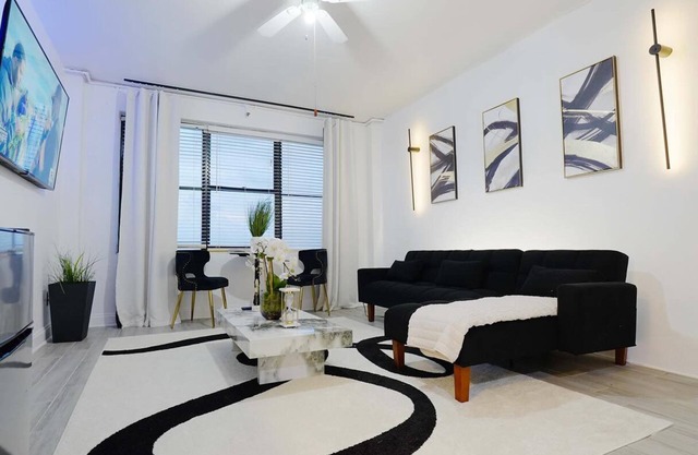 Luxury Skyrise Condo Downtown Jax