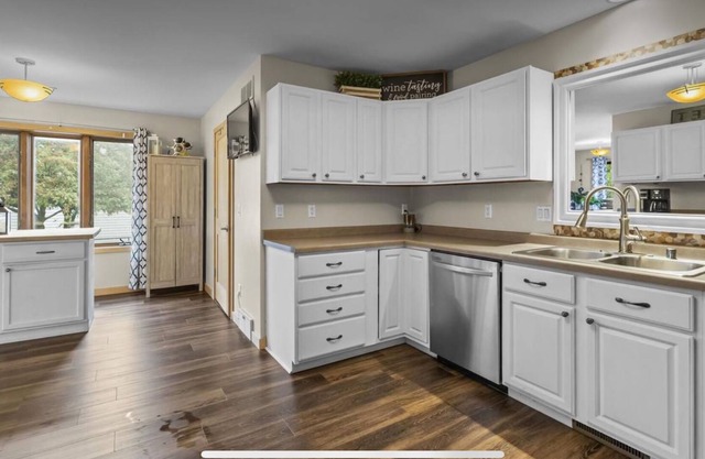 Luxury smart house with 4 level 2 charger