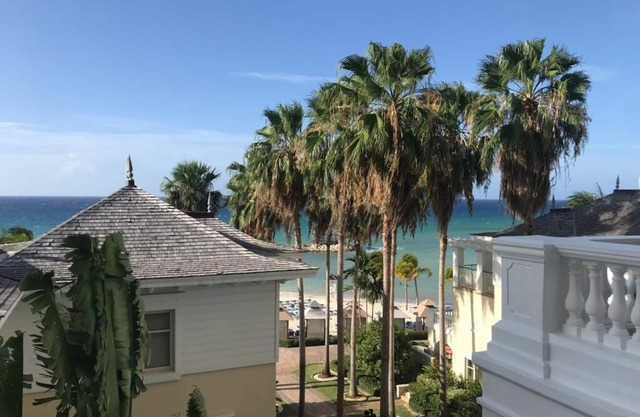 Luxury & Spacious 1 bdr/2 bth beachfront condo with stunning ocean & resort view