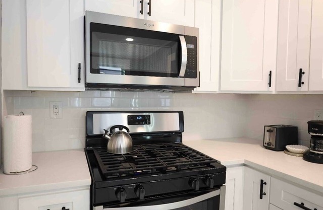 Luxury Spacious Home/Convenient Location/Free Wine