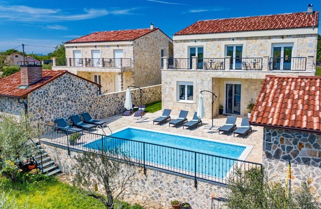 Luxury Stone villa with pool - Briševo