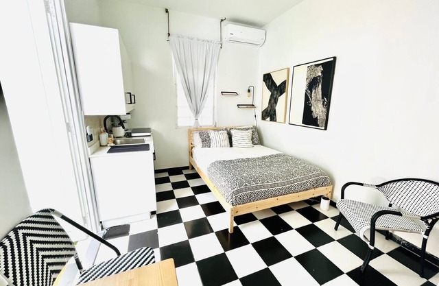 Luxury Studio Apartment 5. Steps from the beach!