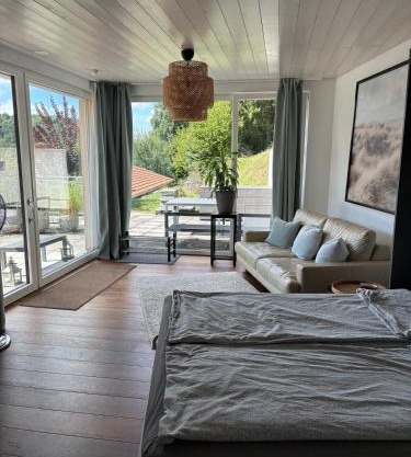 Luxury Studio, Hillside View in Mettau,