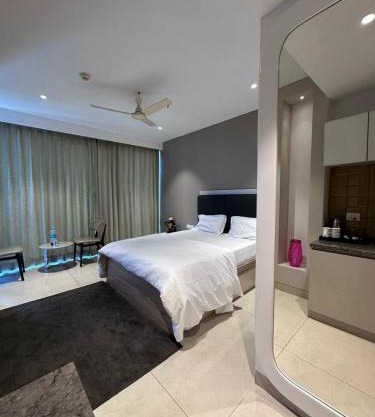 Luxury Studios Key 6