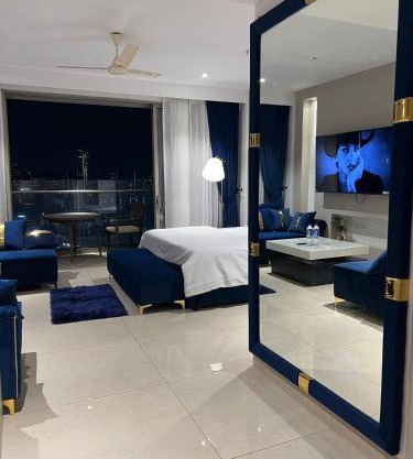 Luxury Studios Key 9