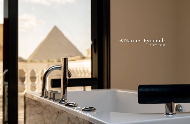 Luxury Suite few steps from the Great Pyramids and Sphinx