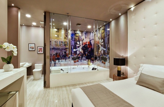 Luxury Suite w/HotTub at the heart of Lleras Park