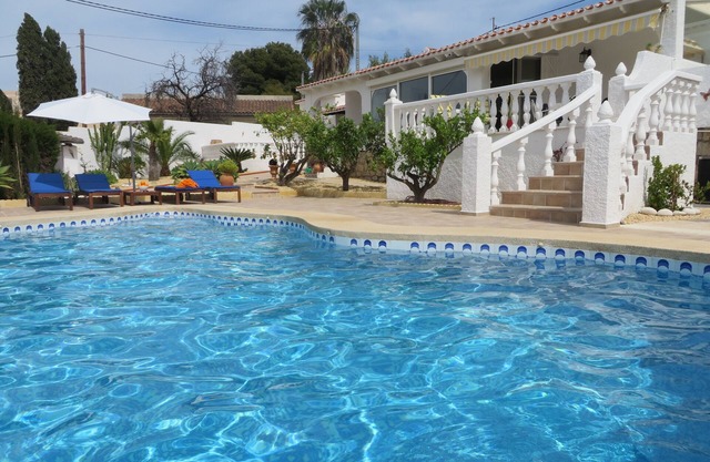 Luxury, sunny 3 Bedroom, private pool, BBQ dining area, WIFI, full AIRCO, VIEW!