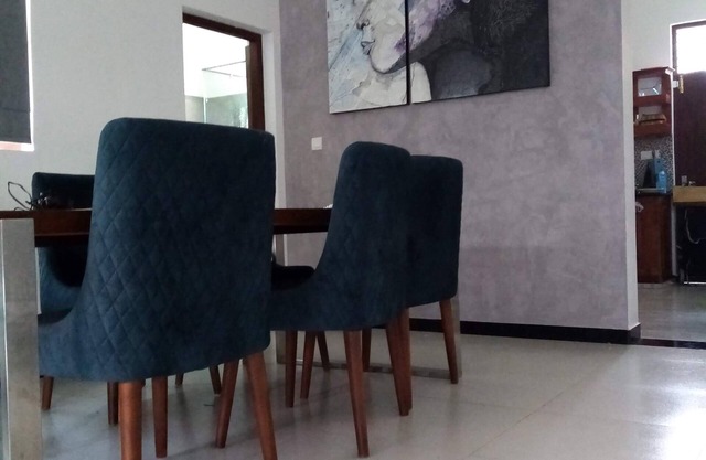 Luxury Three Bedroom house! 20 minutes to Katunayake Airport!