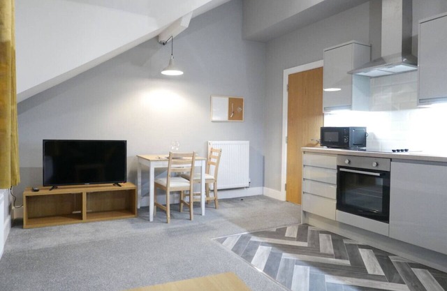 Luxury Top Floor Apartment near Centre of Leeds