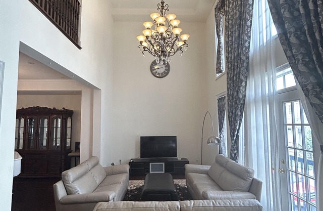 Luxury Townhouse in downtown Markham